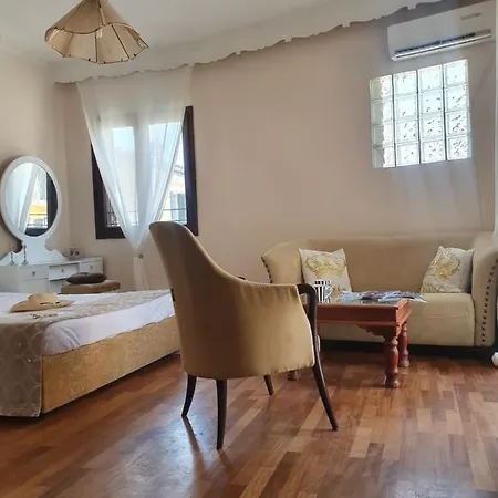 Erika's Corfu Town Studio Apartment *