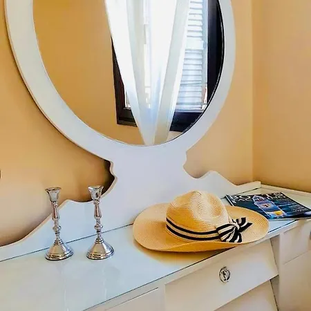 Erika's Corfu Town Studio Apartment *